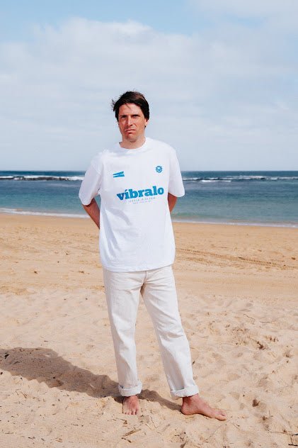 Camiseta "Llévame a Sevilla" - Pachanga Club x VÍBRALO. - Pachanga Club